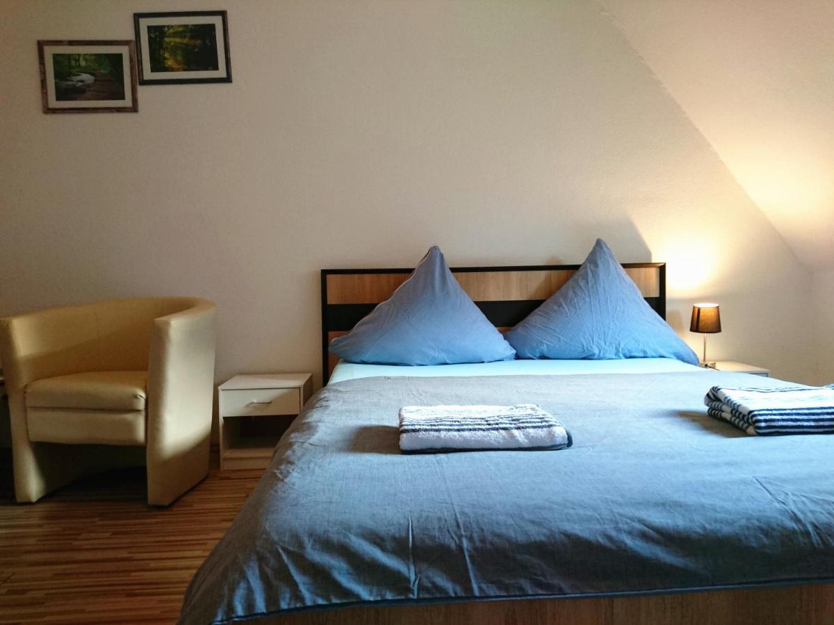 Nest City - Not A Hotel, Private Room With Shared Showers, No Parking, Breakfast, Or Kitchen, Towels Available For A Fee, Check-In 4 Pm To 11 Pm Konstanz Eksteriør bilde