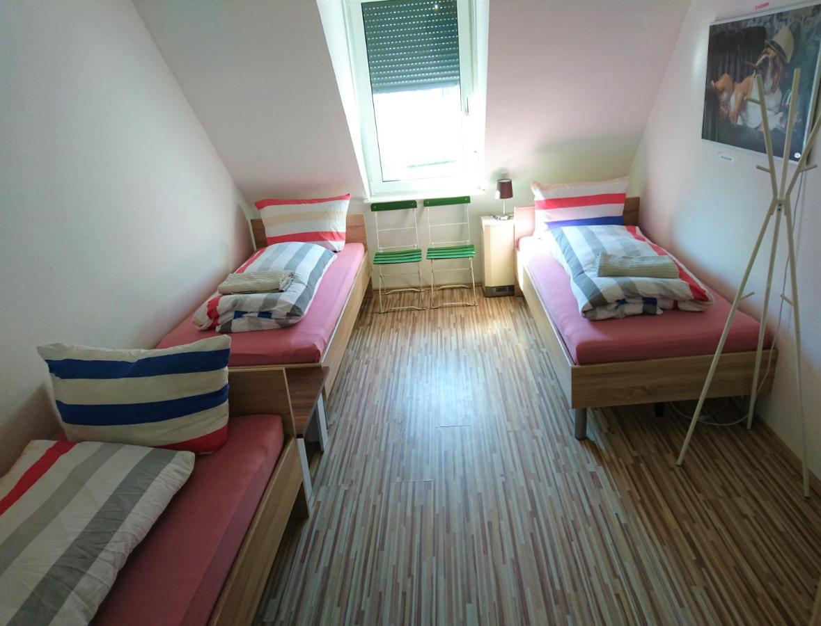 Nest City - Not A Hotel, Private Room With Shared Showers, No Parking, Breakfast, Or Kitchen, Towels Available For A Fee, Check-In 4 Pm To 11 Pm Konstanz Eksteriør bilde