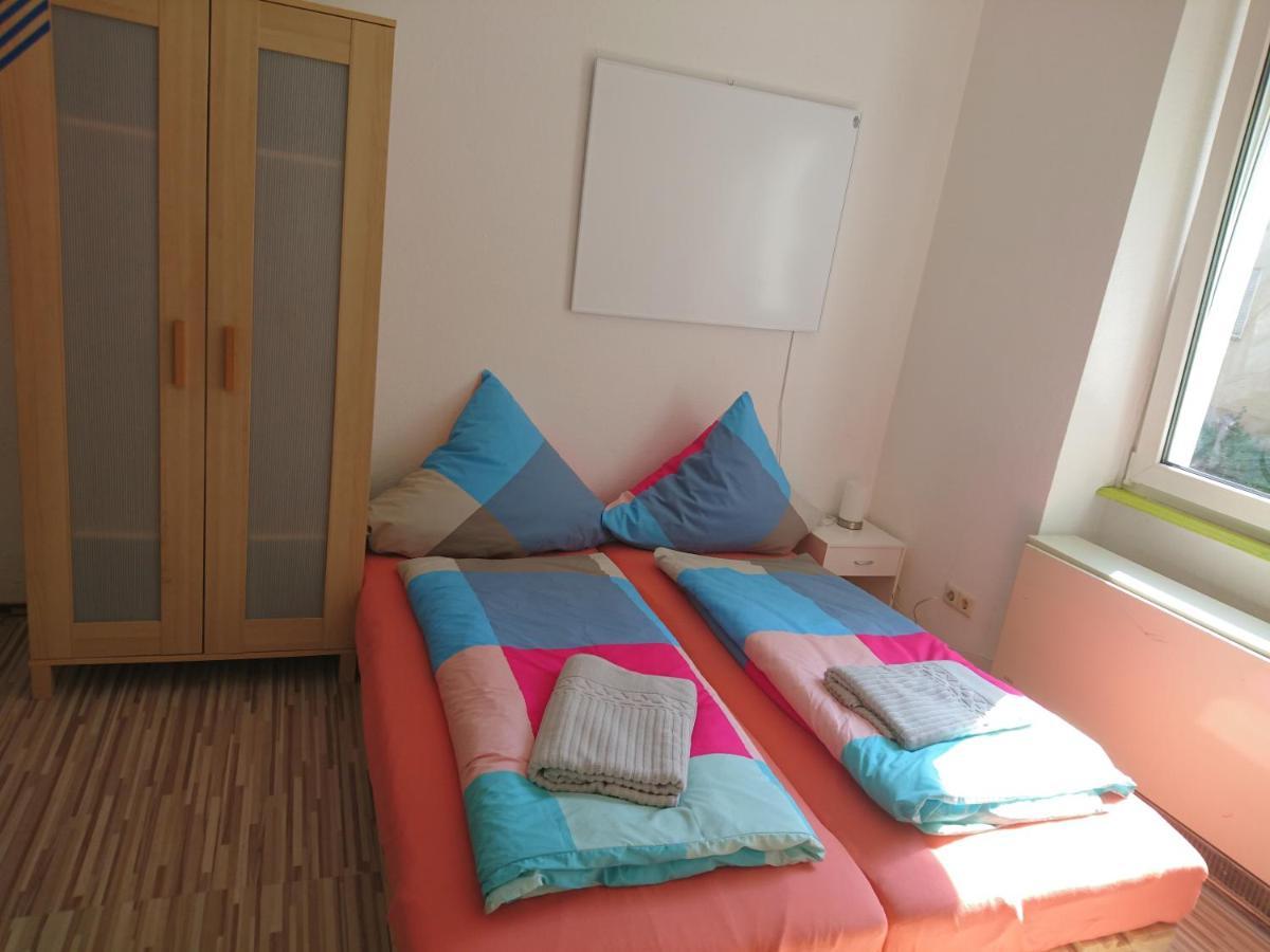 Nest City - Not A Hotel, Private Room With Shared Showers, No Parking, Breakfast, Or Kitchen, Towels Available For A Fee, Check-In 4 Pm To 11 Pm Konstanz Eksteriør bilde